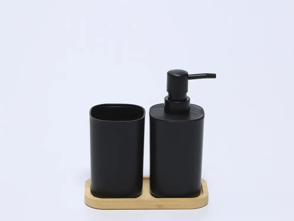 JUEGO DE BAÑO NEGRO CON BANDEJA BAMBU